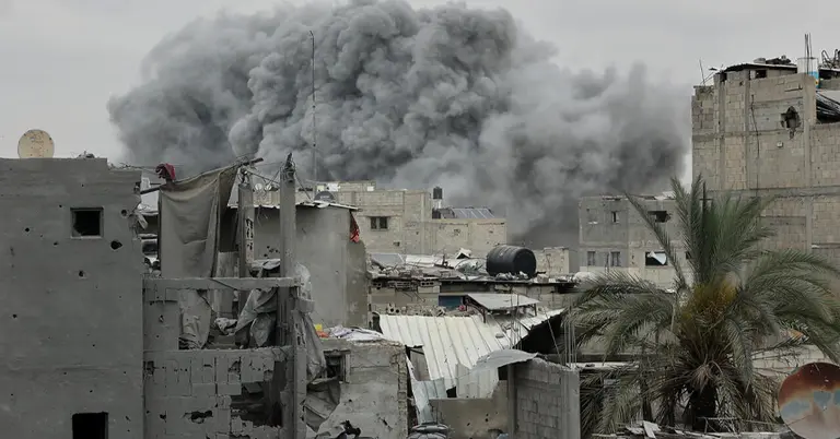 ইরান যুদ্ধের মধ্যেই গাজায় হামলা